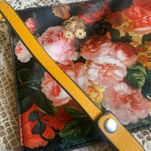 Small purse bag with yellow strap - no brand